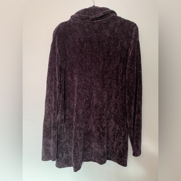 Super soft black Liz Claiborne long sweater. - Picture 2 of 3